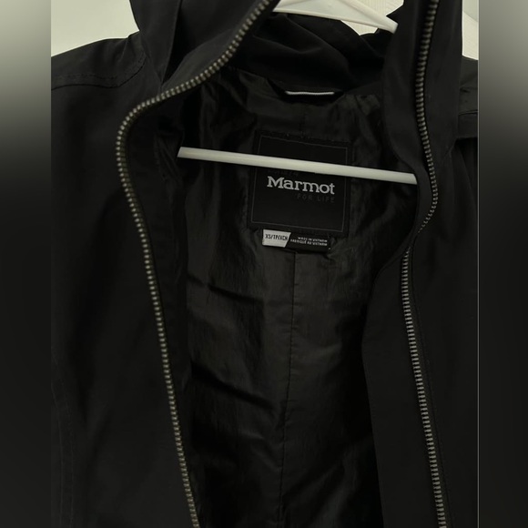 Black marmot women's rain jacket - Picture 3 of 6